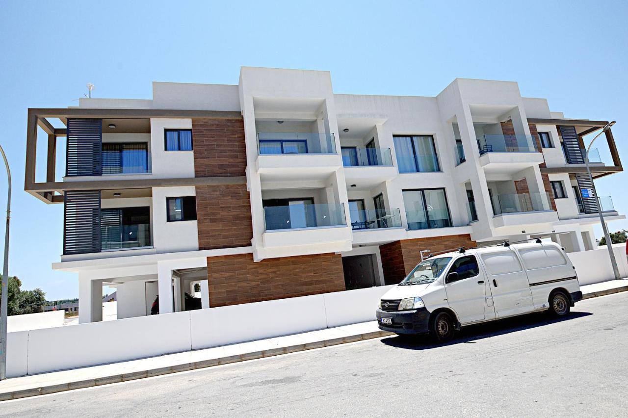 Golden Tree Apartment Paralimni Exterior foto