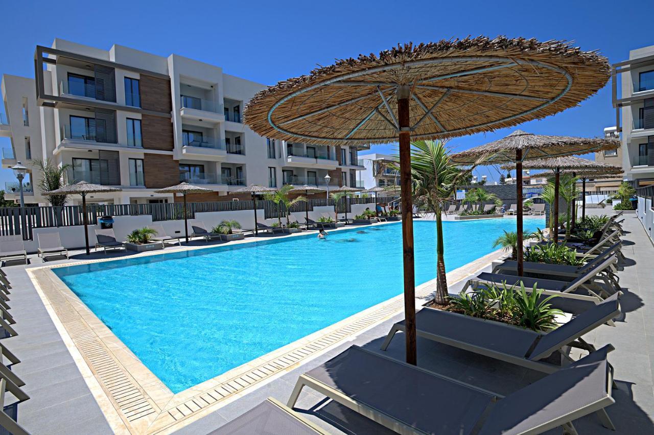Golden Tree Apartment Paralimni Exterior foto