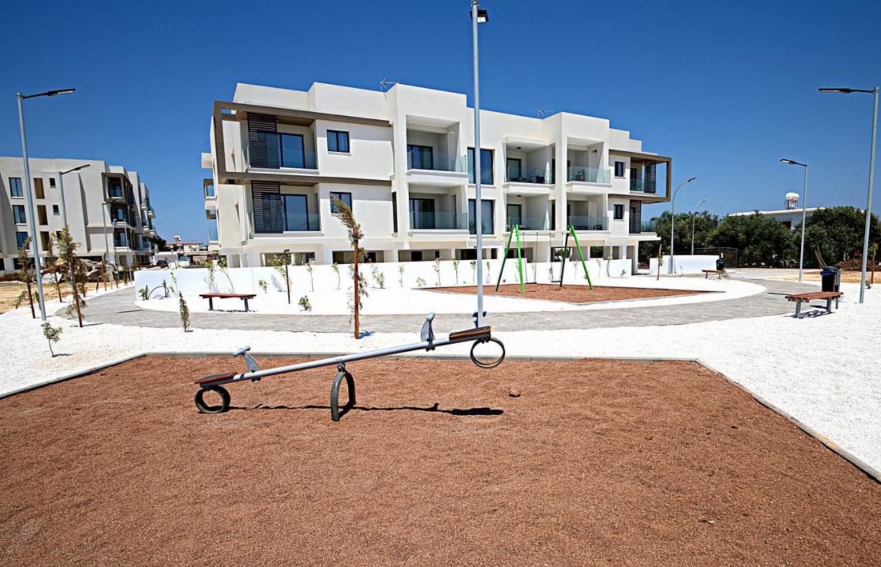 Golden Tree Apartment Paralimni Exterior foto