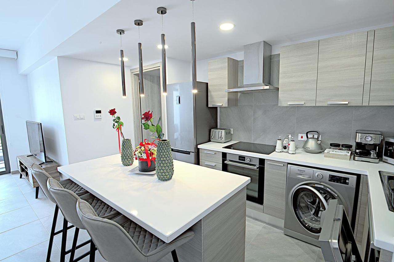 Golden Tree Apartment Paralimni Exterior foto