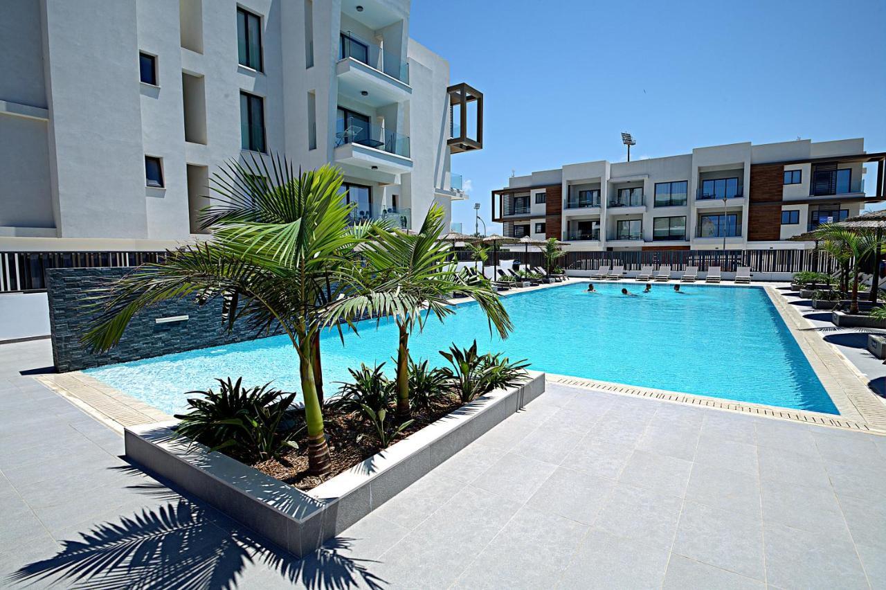Golden Tree Apartment Paralimni Exterior foto