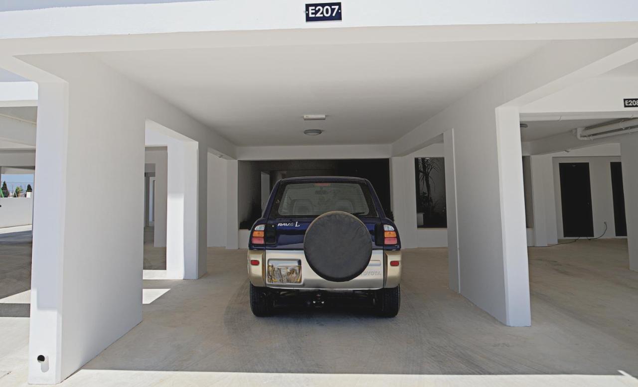 Golden Tree Apartment Paralimni Exterior foto